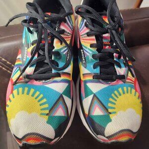 Special collaboration Lisa Congdon Brooks size 7 Trace women tennis shoes.